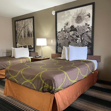 Deluxe Inn & Suites